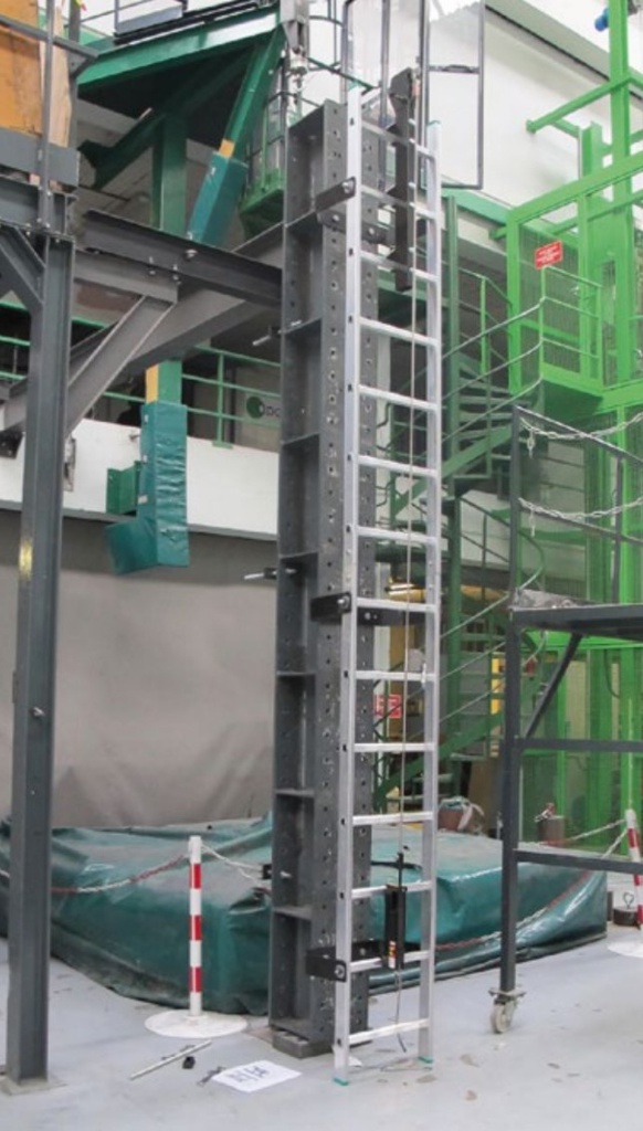 Wire system incl. ladder for mounting on metal walls / containers, Vectaline® vertical lifeline