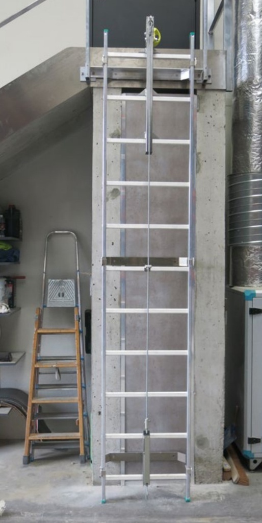 Wire system incl. ladder for mounting on metal walls / containers, Vectaline® vertical lifeline