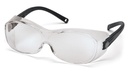 Letvægt klar Pyramex OTS sikkerhedsbriller med sorte stænger Ridsefast polycarbonatlinse giver 99% UVA / B / C-beskyttelse. Passer over briller op til 151 mm x 49 mm